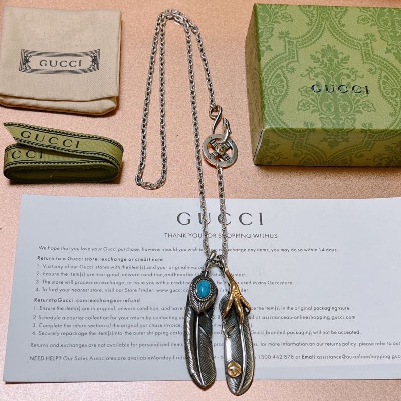 G*u*i necklaces